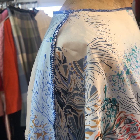 Vintage 1970’s/80’s - silky, butterfly print top - ties at sides - blousy style - Picture 6 of 7